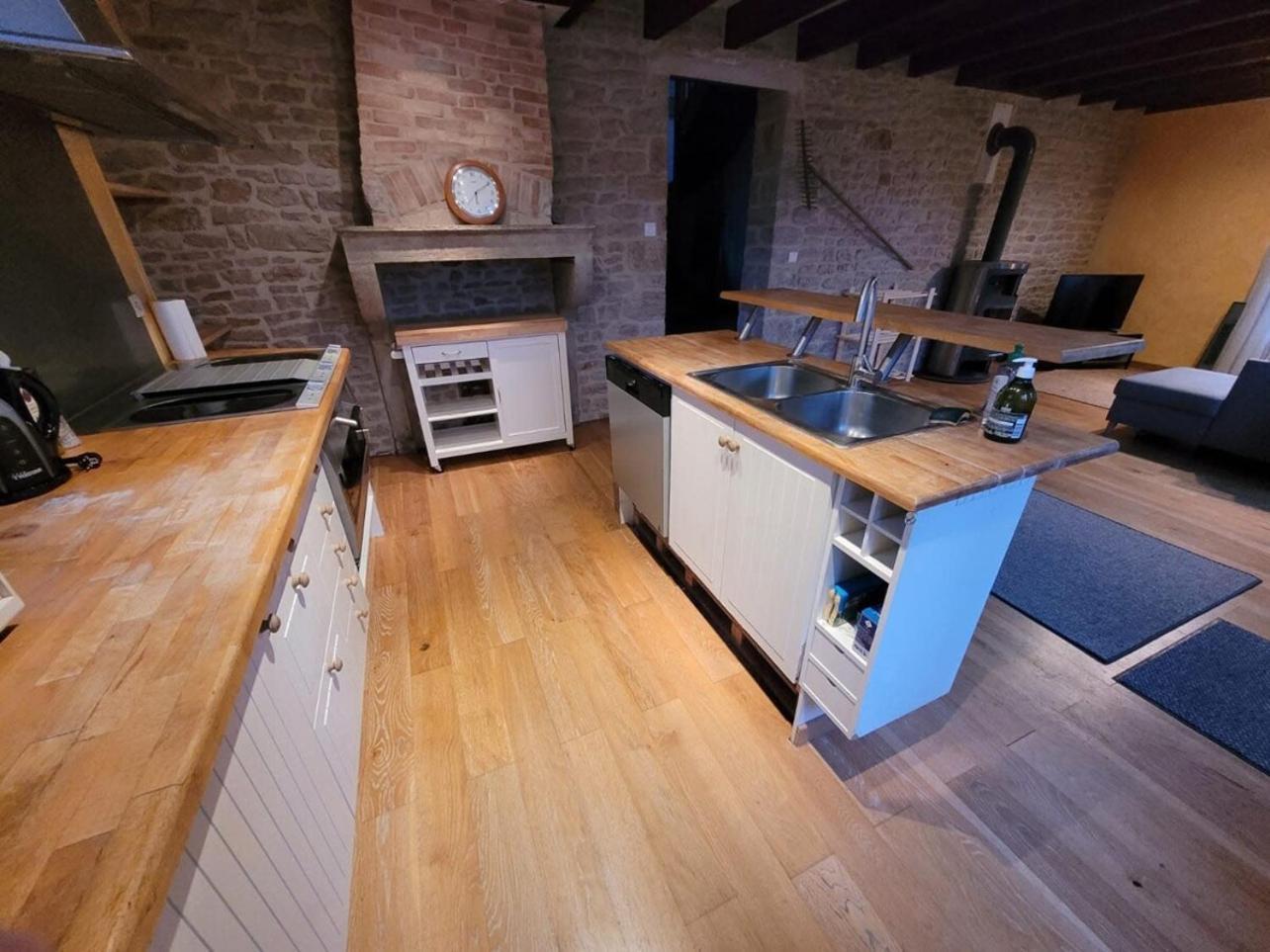 Villa Les Jyrondelles Prisse Family House Esterno foto